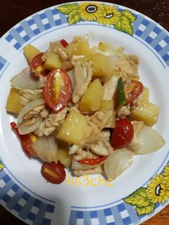 รูปของ อกไก่ผัดมันฝรั่ง