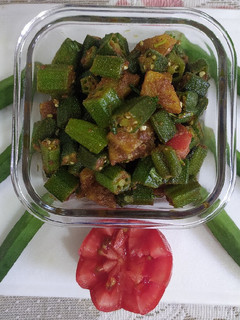 ભીંડી આલુ મસાલા (Bhindi Aloo Masala Recipe In Gujarati) રેસીપી મુખ્ય ફોટો