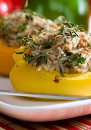صورة لوصفة طريقة عمل فليفلة ملونة بحشوة التونة والأرز