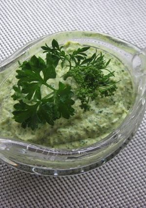 A picture of Creamy Italian Parsley Dip.