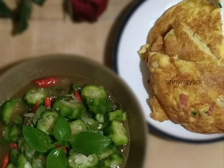 Langkah Gampang Membuat Resep Tumis Oyong saus tiram &amp;amp; Telur dadar pedas yang Lezat Sekali Anti Ribet, Lezat