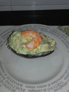 Una foto de Aguacate con langostinos