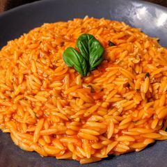 A picture of Orzo risotto al pomodoro.