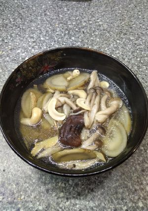 牛蒡腰果鮮菇湯(素食) 的食譜成品照片