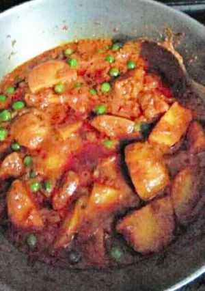 A picture of Aloo Tamatar Matar ke sabji.