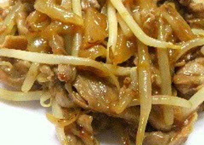 Simple Main Dish with Pork, Onion and Bean Sprouts