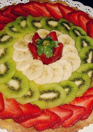 Una foto de Tarta frutal (vos la decoras con lo que más te guste)