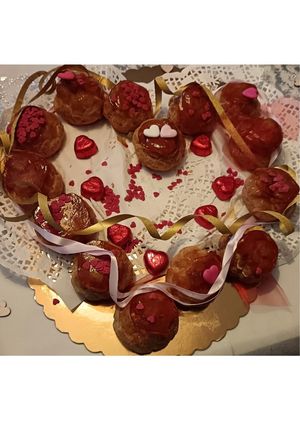Une photo de Choux à la crème décorés pour la Saint Valentin