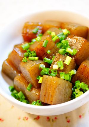 A picture of Konnyaku Stir-Fried with Lemon Butter and Soy Sauce.