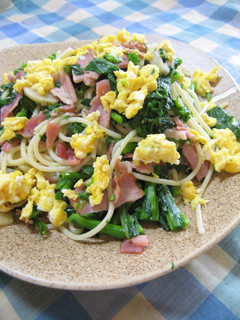 A picture of Spring Pasta (Aglio, Olio e Peperoncino) with Nanohana Greens.