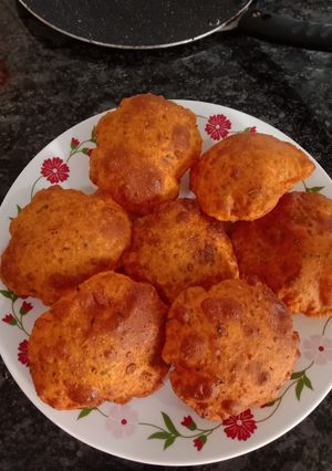 A picture of Tomato pooris.