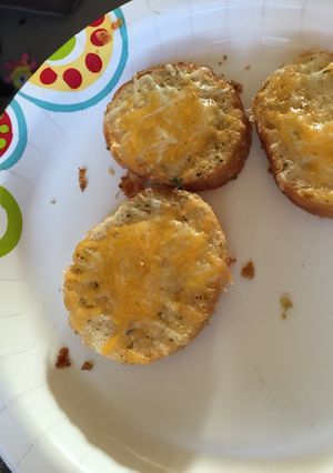 A picture of Cheesy Garlic Minis.