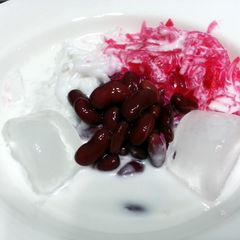 A picture of Kidney Bean And Jello In Coconut Milk Dessert.
