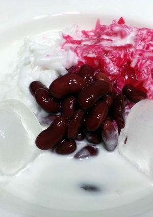 A picture of Kidney Bean And Jello In Coconut Milk Dessert.