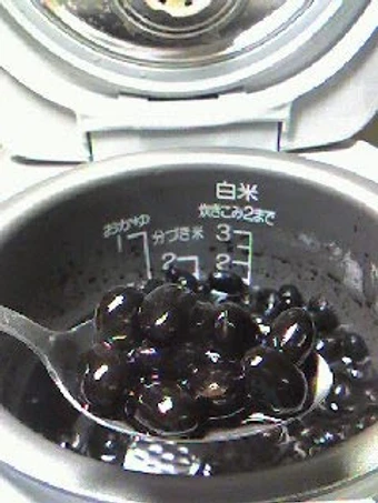 Easy Way Make Recipe &#39;Kuromame&#39; Black Beans in a Rice Cooker that is So Delicious, Appealing}