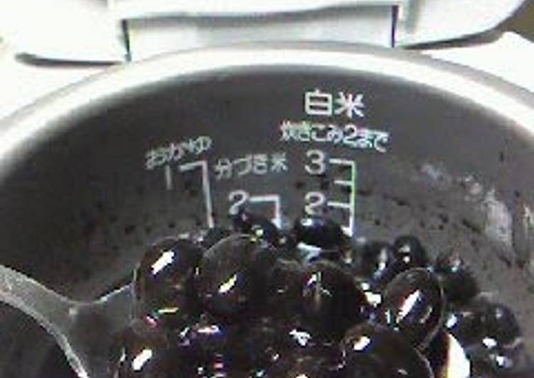 &lsquo;Kuromame&rsquo; Black Beans in a Rice Cooker