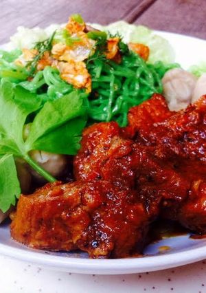 A picture of Kanya's Roasted Pork Noodles.