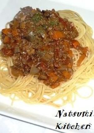 A picture of Meat Sauce (Bolognese) with Plenty of Vegetables.