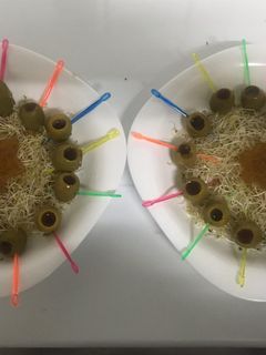 Una foto de Aceitunas rellenas de gelatinas de vermú y de cerveza