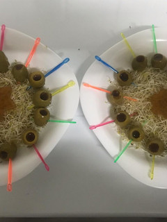 Una foto de Aceitunas rellenas de gelatinas de vermú y de cerveza