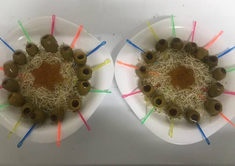 Aceitunas rellenas de gelatinas de vermú y de cerveza