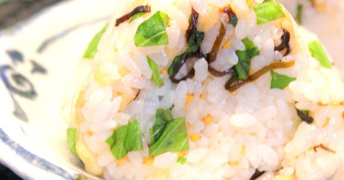 Tempura Crumbs and Salted Konbu Rice Balls Recipe by cookpad.japan