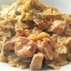 A picture of White sauce pasta with chicken leftovers.