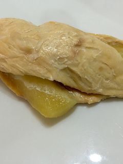 Una foto de Pechuga de pollo al papillote con manzana asada