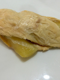 Una foto de Pechuga de pollo al papillote con manzana asada