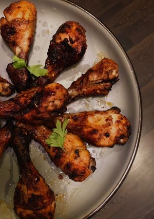 صورة لوصفة افخاذ الدجاج بتتبيلة العسل (بالقلاية الهوائية) 🍯🍗