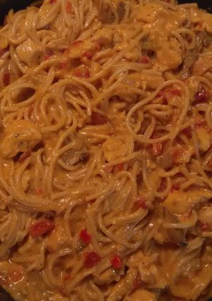 A picture of Cheesy chicken spaghetti.