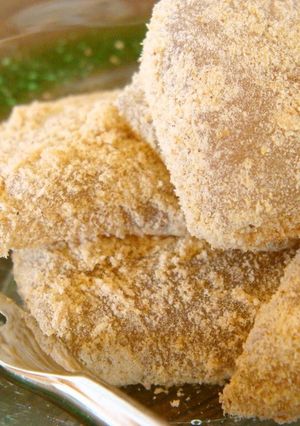 A picture of Kinako Warabi Mochi.