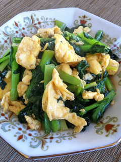 A picture of Komatsuna and Egg Stir Fry with Oyster Sauce.