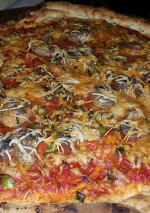 A picture of Las Vegas Supreme Pizza.