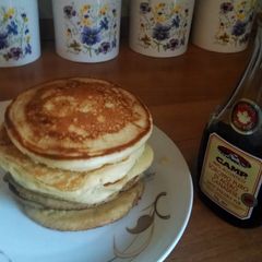 A picture of Fluffy pancake // even I can make.