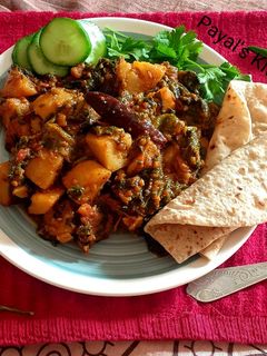 આલુ પાલક (Aloo Palak Recipe In Gujarati) રેસીપી મુખ્ય ફોટો