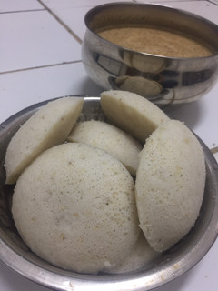 வெள்ளை சோள இட்லி செய்முறை முக்கிய புகைப்படம்