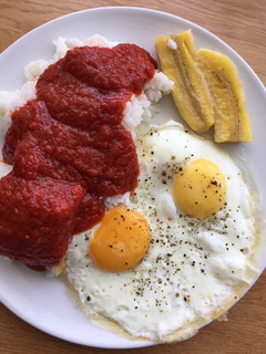 Una foto de Arroz a la cubana estilo español