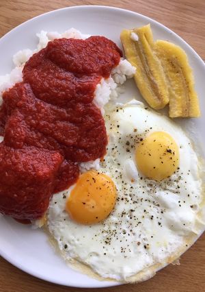 Una foto de Arroz a la cubana estilo español