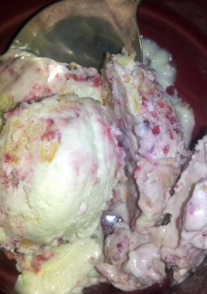 A picture of Raspberry Cheesecake Ice Cream (Easy!!!).