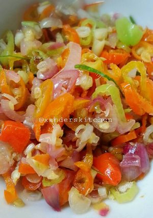 A picture of Sambal matah bali.