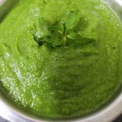 A picture of Panipuri chutney raw mango and mint chutney.