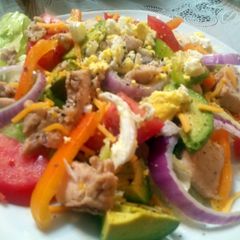 A picture of Sunshine's grilled chicken salad.