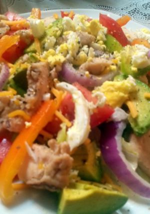 A picture of Sunshine's grilled chicken salad.