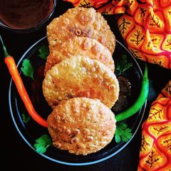 A picture of Jaipuri Khasta Kachoris.