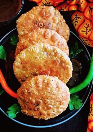 A picture of Jaipuri Khasta Kachoris.