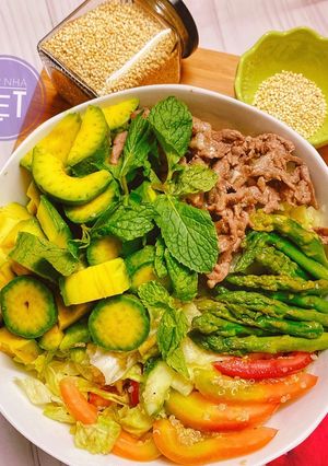 Hình của món Salad thịt bò và hạt diêm mạch.