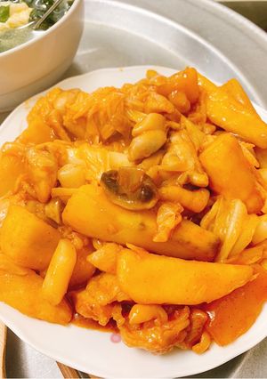 Hình của món Gà xào bắp cải.