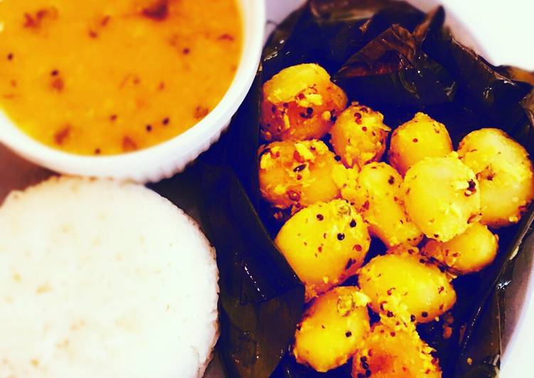 Easiest Way to Prepare Homemade Bengali Steamed Potatoes (Bhaapa Aaloo)