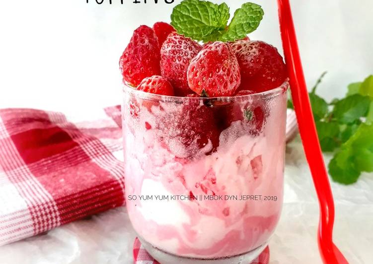 Coconut Ice Cream with Strawberry Topping